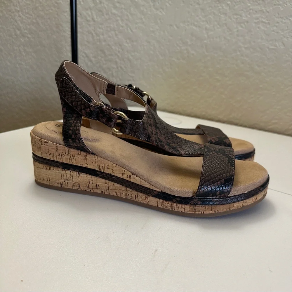 Gianni Bernini Terril Wedge Sandals Women 10M Brown Snakeskin Strappy Cork Heels